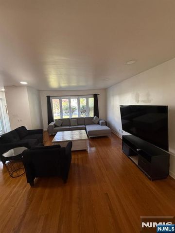 10 Center, Cresskill, NJ 07626