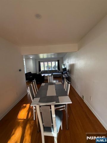10 Center, Cresskill, NJ 07626