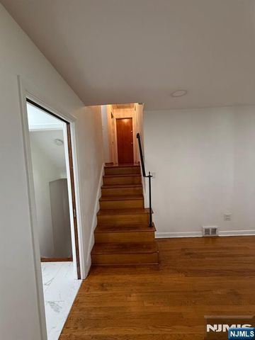 10 Center, Cresskill, NJ 07626