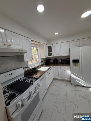 10 Center, Cresskill, NJ 07626