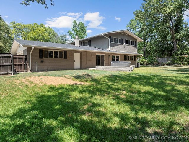 2222 Cloverleaf Place, Ardmore, OK 73401
