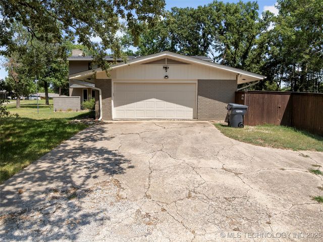 2222 Cloverleaf Place, Ardmore, OK 73401