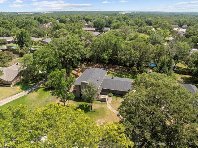 2222 Cloverleaf Place, Ardmore, OK 73401