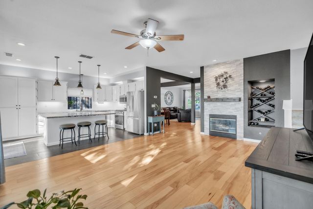 112 Gisler Ct, Folsom, CA 95630