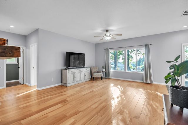 112 Gisler Ct, Folsom, CA 95630