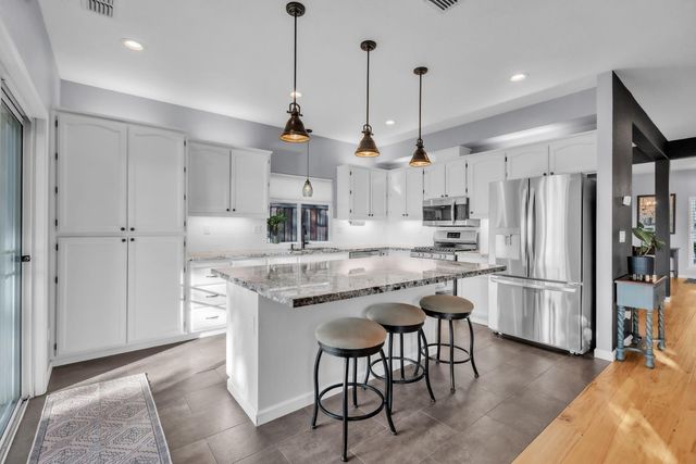 112 Gisler Ct, Folsom, CA 95630