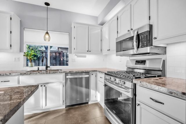 112 Gisler Ct, Folsom, CA 95630