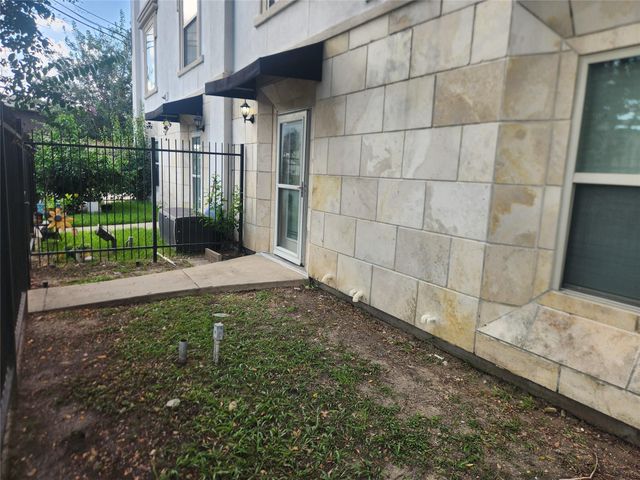 3501 Chenevert Street 2, Houston, TX 77004