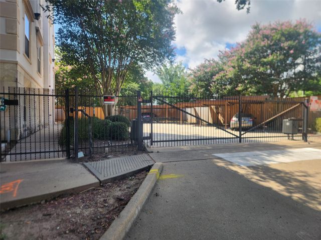 3501 Chenevert Street 2, Houston, TX 77004