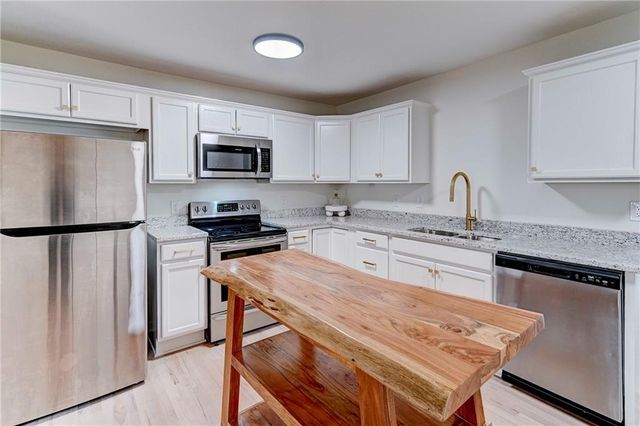 7306 Maple Street, Overland Park, KS 66204