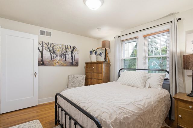 2821 S Monroe St, Spokane, WA 99203