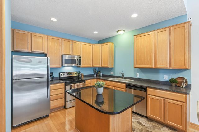 17501 69th Place N, Maple Grove, MN 55311
