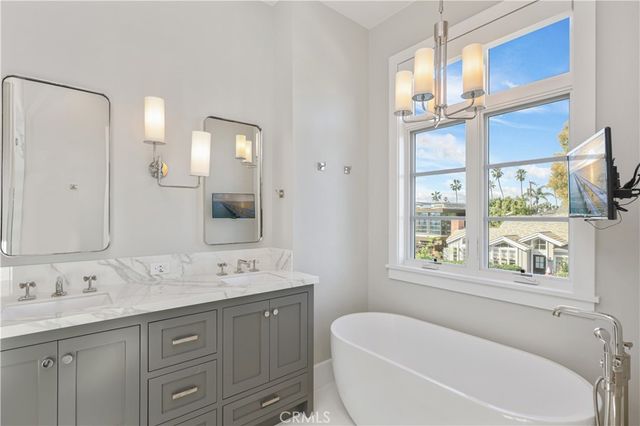 708 Heliotrope, Corona Del Mar, CA 92625