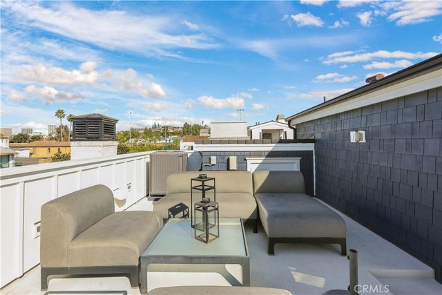 708 Heliotrope, Corona Del Mar, CA 92625