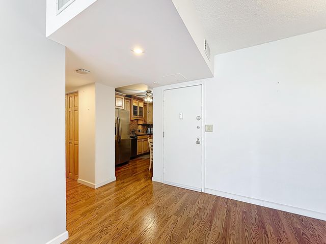 20100 W Country Club Drive 707, Aventura, FL 33180