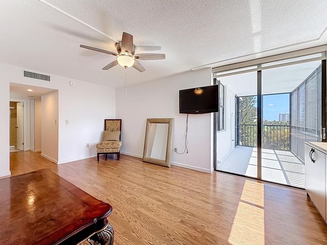 20100 W Country Club Drive 707, Aventura, FL 33180