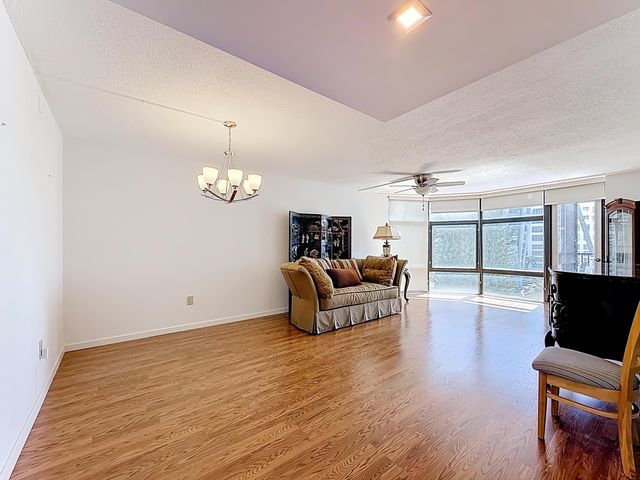 20100 W Country Club Drive 707, Aventura, FL 33180