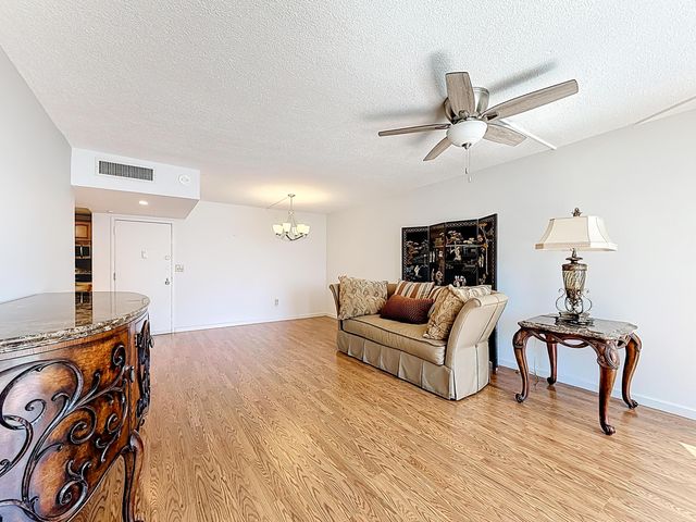 20100 W Country Club Drive 707, Aventura, FL 33180