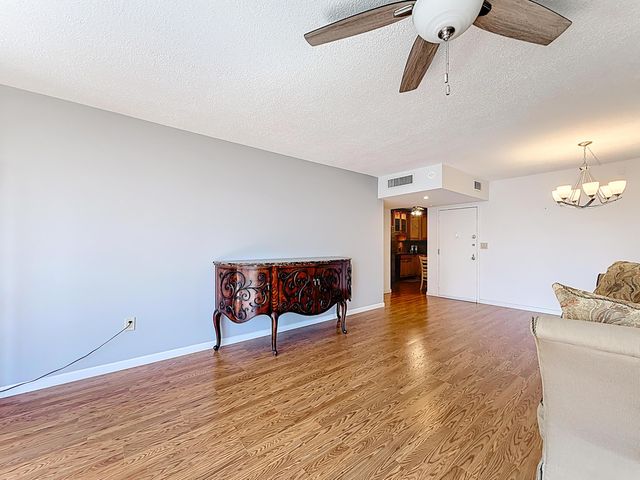 20100 W Country Club Drive 707, Aventura, FL 33180