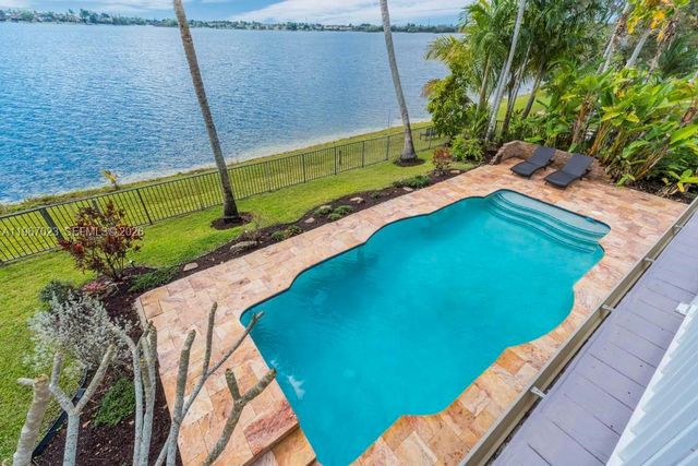 18122 NW 15th Ct, Pembroke Pines, FL 33029