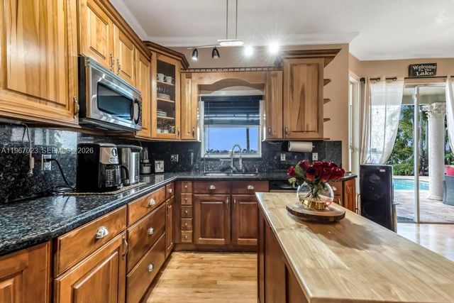 18122 NW 15th Ct, Pembroke Pines, FL 33029