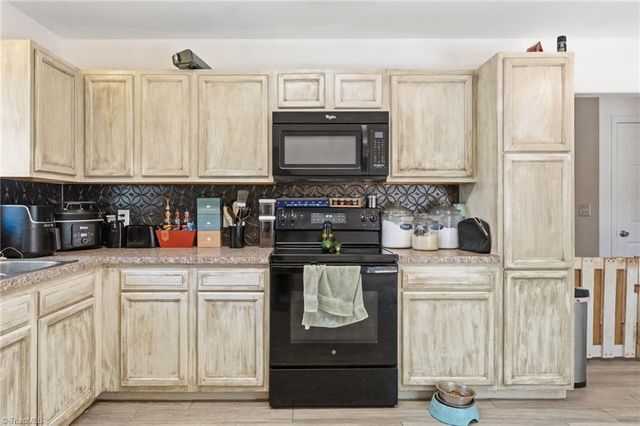255 W 7th Street, Lexington, NC 27295