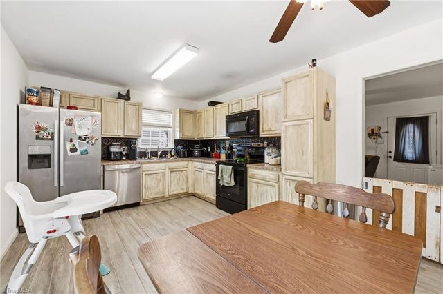 255 W 7th Street, Lexington, NC 27295