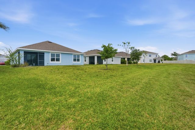 8909 Cascade Price Circle, North Fort Myers, FL 33917