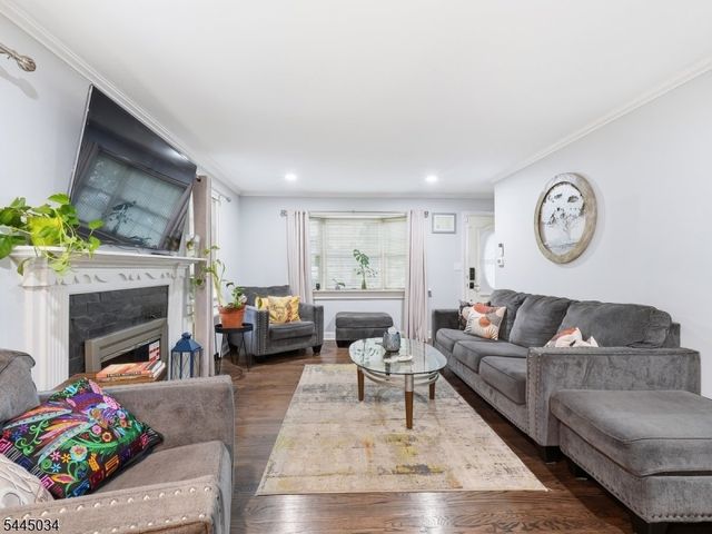 135 Rosewood Ter, Linden City, NJ 07036