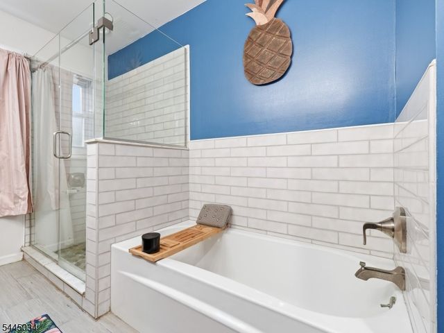135 Rosewood Ter, Linden City, NJ 07036