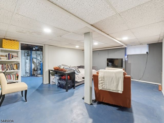 135 Rosewood Ter, Linden City, NJ 07036