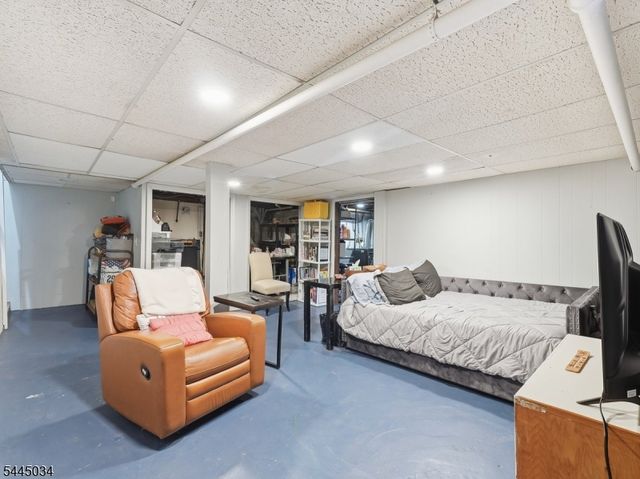 135 Rosewood Ter, Linden City, NJ 07036