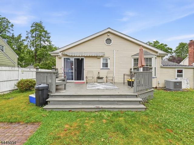 135 Rosewood Ter, Linden City, NJ 07036