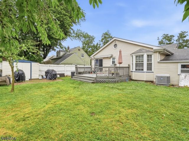 135 Rosewood Ter, Linden City, NJ 07036