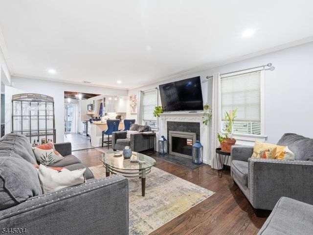 135 Rosewood Ter, Linden City, NJ 07036