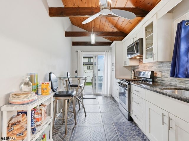 135 Rosewood Ter, Linden City, NJ 07036