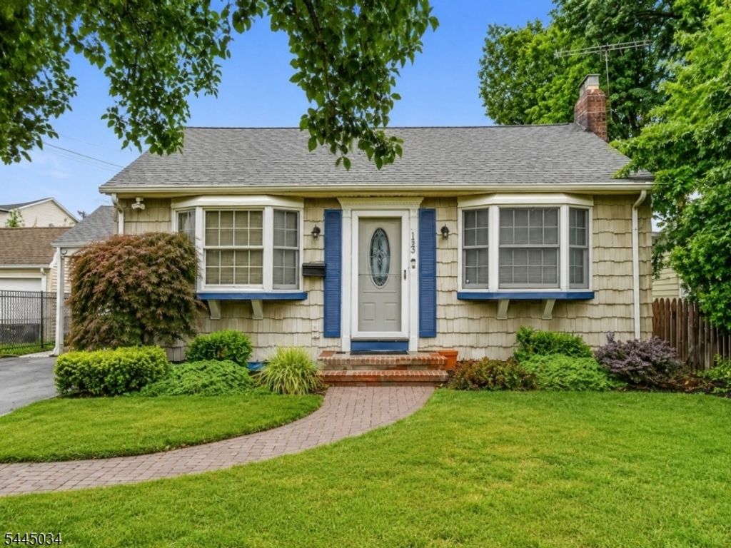 135 Rosewood Ter, Linden City, NJ 07036
