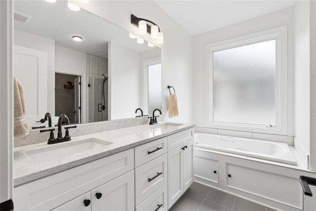 7955 Wistful Vista Drive 18, West Des Moines, IA 50266