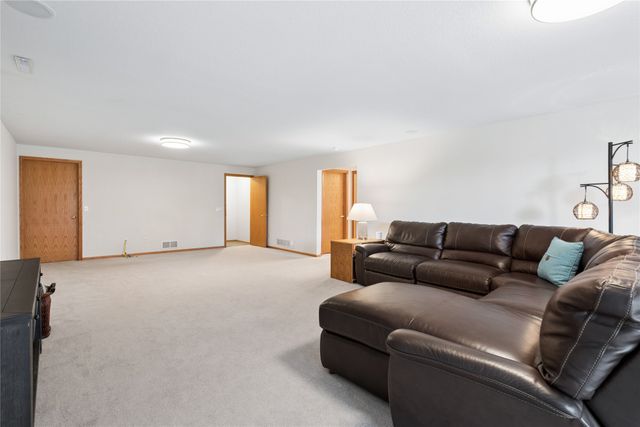 7955 Wistful Vista Drive 18, West Des Moines, IA 50266