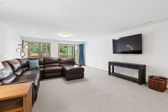 7955 Wistful Vista Drive 18, West Des Moines, IA 50266