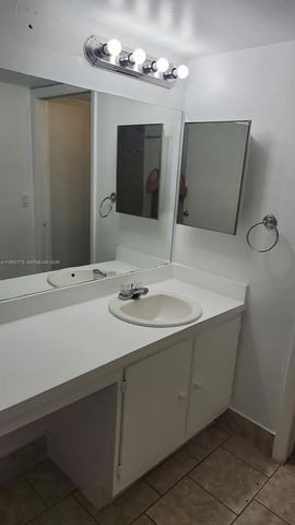 2850 N Oakland Forest Dr 103, Oakland Park, FL 33309