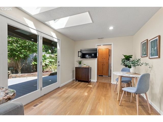 5905 Sw GLENBROOK Rd, Beaverton, OR 97007