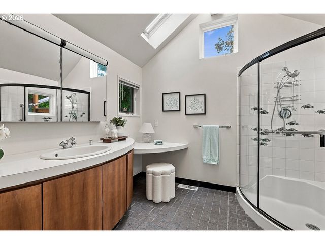 5905 Sw GLENBROOK Rd, Beaverton, OR 97007