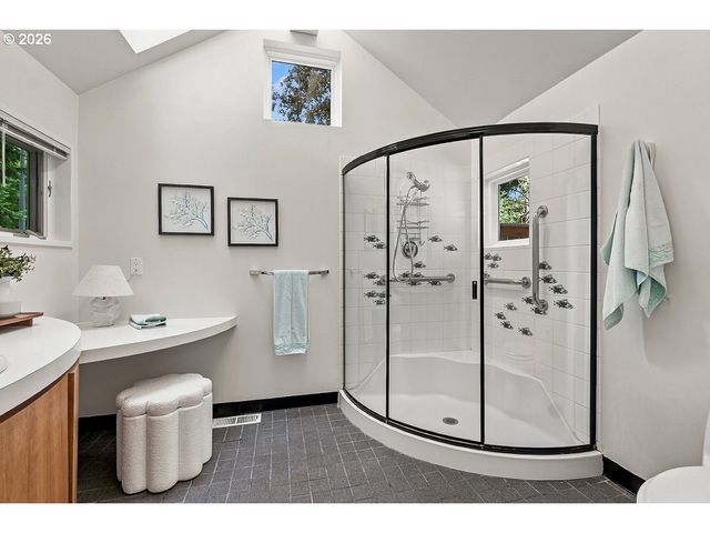 5905 Sw GLENBROOK Rd, Beaverton, OR 97007