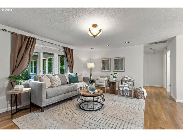 5905 Sw GLENBROOK Rd, Beaverton, OR 97007