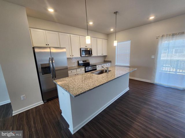 1264 RED CLOVER LN, Ranson, WV 25438