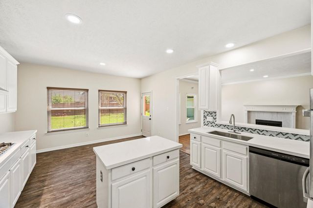 215 Crabapple Drive, Baytown, TX 77520