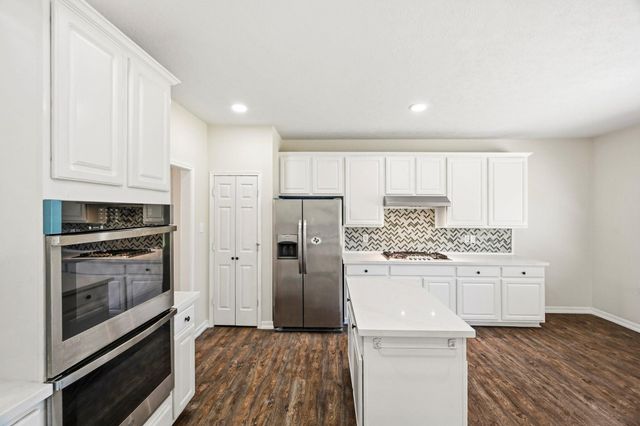 215 Crabapple Drive, Baytown, TX 77520