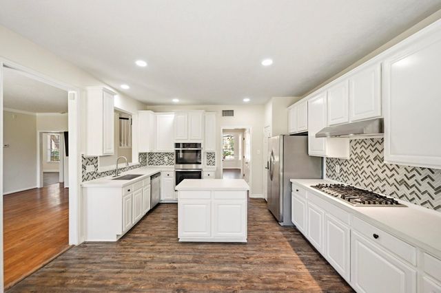 215 Crabapple Drive, Baytown, TX 77520