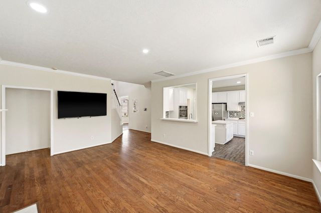 215 Crabapple Drive, Baytown, TX 77520